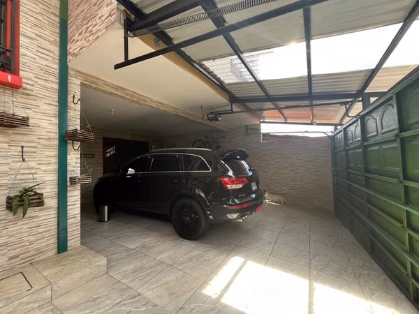 Venta de Casa en residencial 24/7 seg - Barreal de Heredia