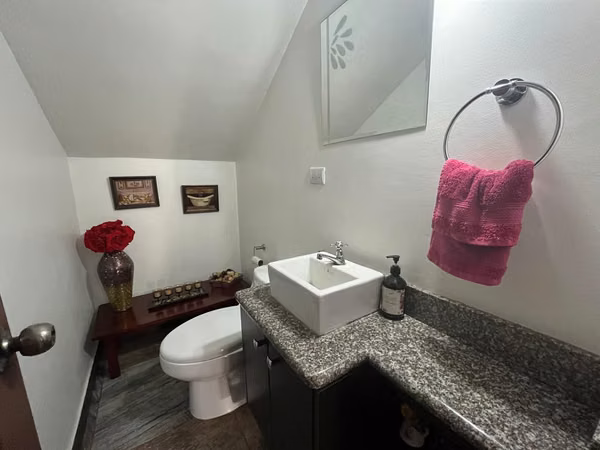 Venta de Casa en residencial 24/7 seg - Barreal de Heredia
