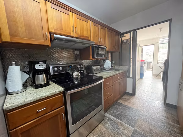 Venta de Casa en residencial 24/7 seg - Barreal de Heredia