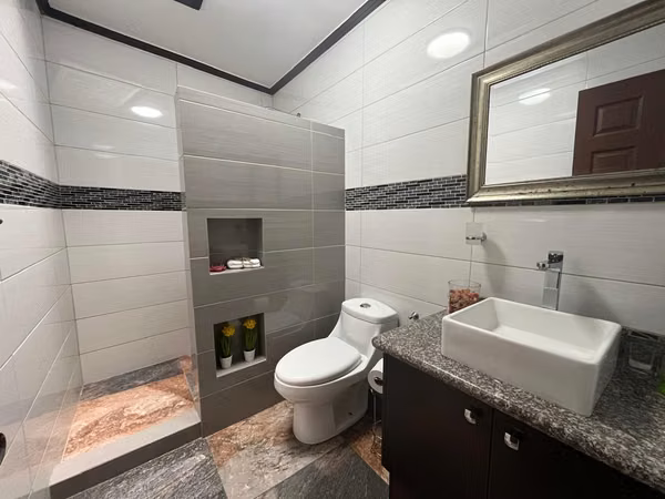 Venta de Casa en residencial 24/7 seg - Barreal de Heredia