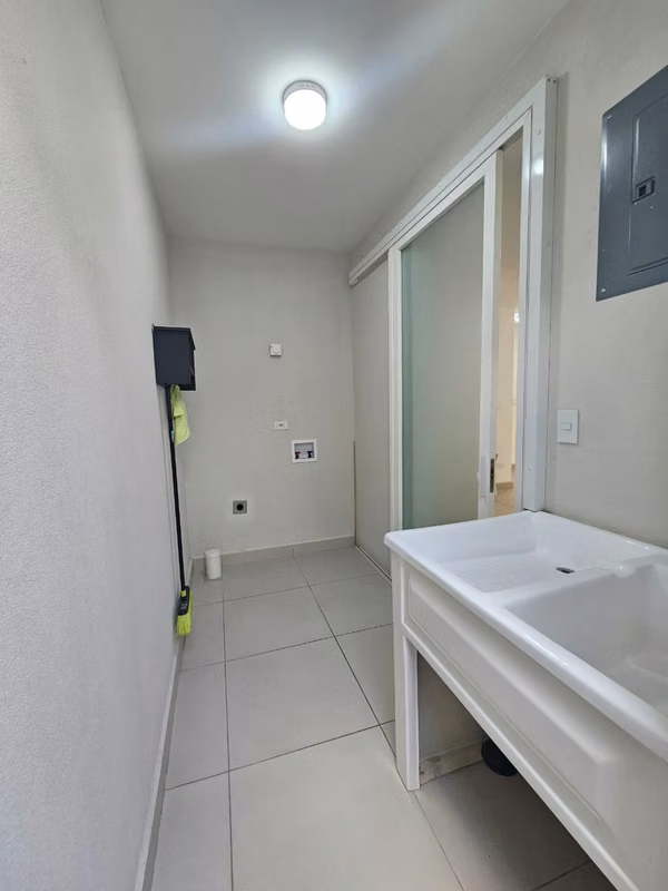 Casa Contemporánea en Piedades de Santa Ana - 3 Dormitorios - 163 m2