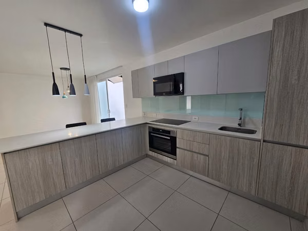 Casa Contemporánea en Piedades de Santa Ana - 3 Dormitorios - 163 m2