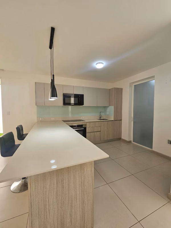 Casa Contemporánea en Piedades de Santa Ana - 3 Dormitorios - 163 m2