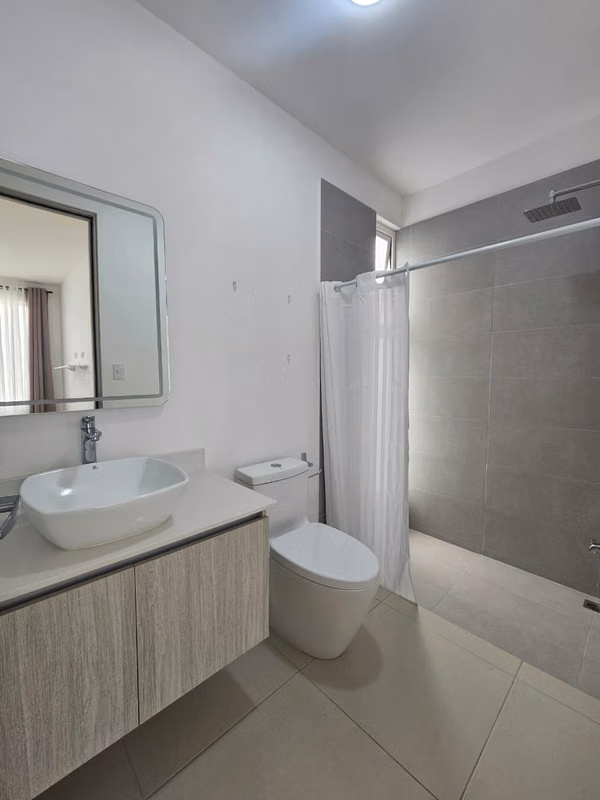 Casa Contemporánea en Piedades de Santa Ana - 3 Dormitorios - 163 m2