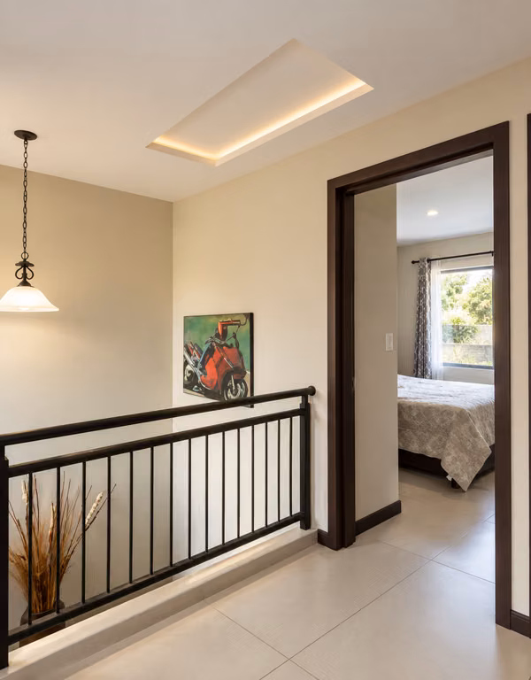 Casa con habitación en el primer nivel, condominio La Floresta