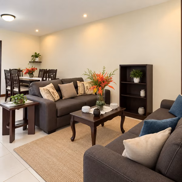 Casa con habitación en el primer nivel, condominio La Floresta