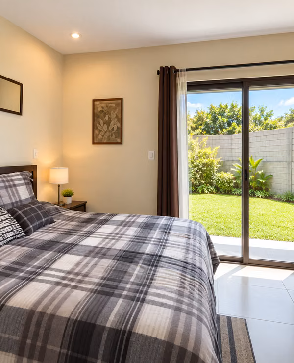 Casa con habitación en el primer nivel, condominio La Floresta