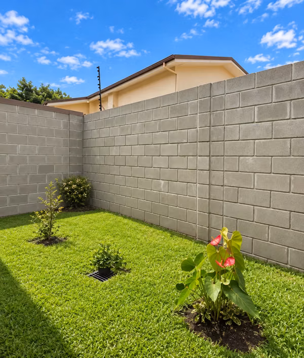 Casa con habitación en el primer nivel, condominio La Floresta