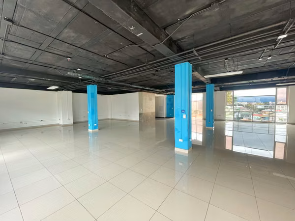 SE ALQUILA TODO EL EDIFICO EN BARRIO ESCALANTE!! P619