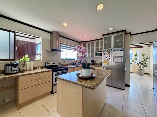Casa en residencial privado en venta, Belén de Heredia