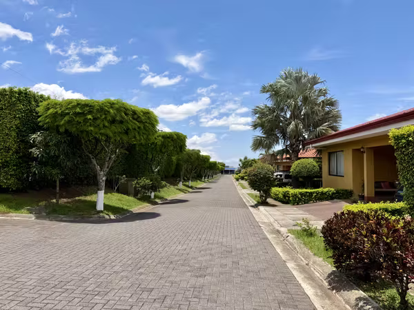 Casa en residencial privado en venta, Belén de Heredia