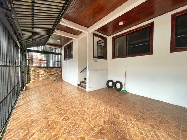 PROPIEDAD CON 5 APARTAMENTO EN VENTA - CURRIDABAT! P573