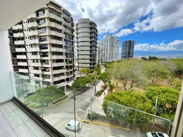 APARTAMENTO EN ALQUILER EN ROHRMOSER CON VISTA AL PARQUE! P608