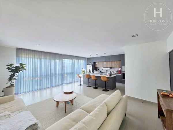 Se Vende Casa de 3 Niveles en Condominio NAIA Guachipelín 3 Habitaciones NJA1453JB-V