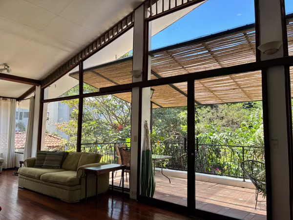 Apartamento en alquiler en San Rafael de Escazú: Diseño y Naturaleza en el Oeste (ref : 178)