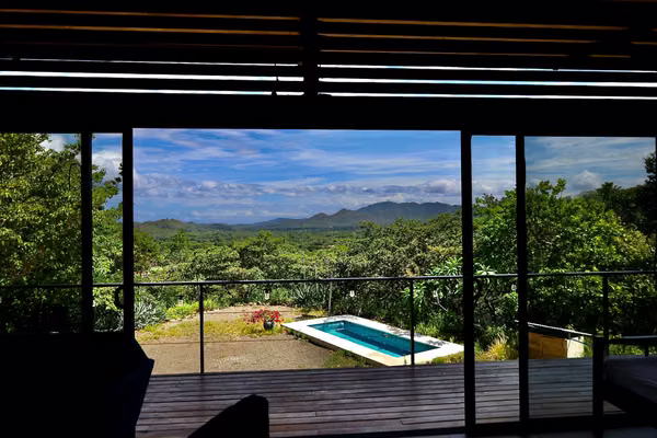 Casa con Piscina y Vistas Panorámicas Cerca de Tamarindo y Playa Grande