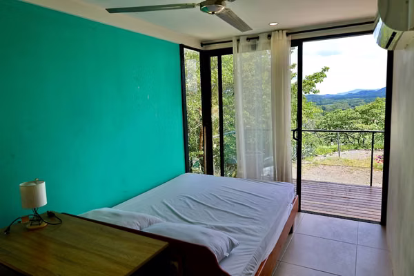 Casa con Piscina y Vistas Panorámicas Cerca de Tamarindo y Playa Grande