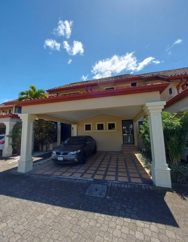 CASA EN VENTA  – SAN RAFAEL DE ESCAZÚ