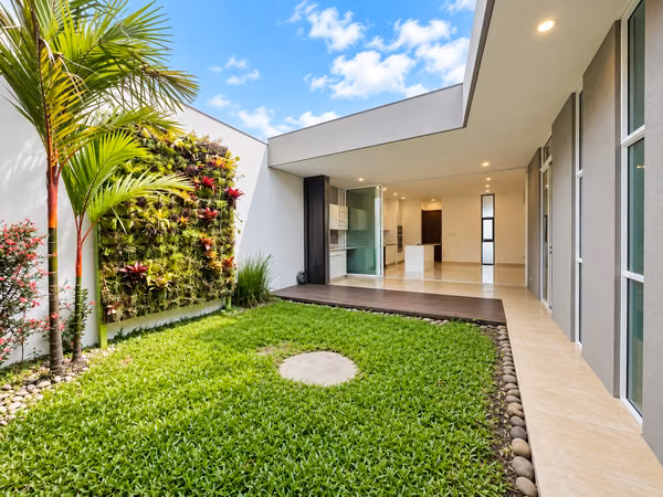 ALQUILER/VENTA DE CASA DE UNA PLANTA EN CONDOMINIO EVORA, SANTA ANA