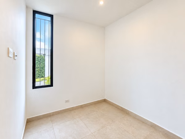 ALQUILER/VENTA DE CASA DE UNA PLANTA EN CONDOMINIO EVORA, SANTA ANA