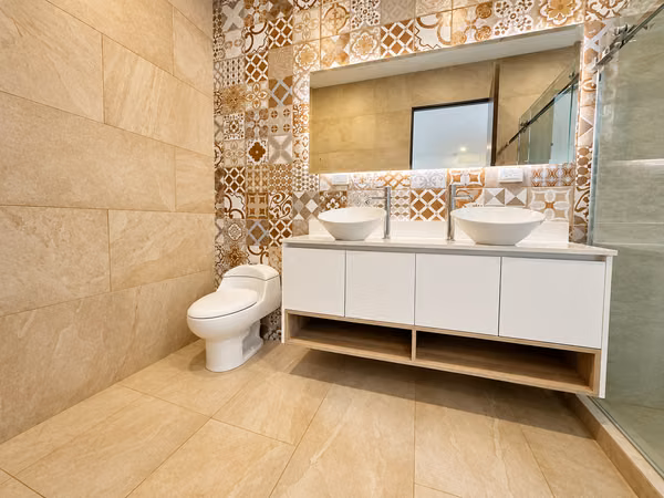 ALQUILER/VENTA DE CASA DE UNA PLANTA EN CONDOMINIO EVORA, SANTA ANA
