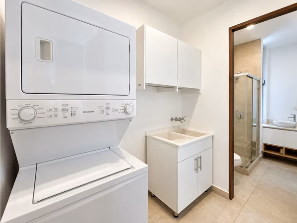 ALQUILER/VENTA DE CASA DE UNA PLANTA EN CONDOMINIO EVORA, SANTA ANA