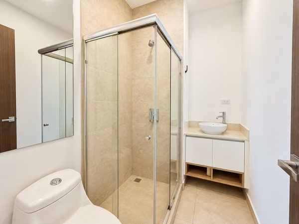 ALQUILER/VENTA DE CASA DE UNA PLANTA EN CONDOMINIO EVORA, SANTA ANA