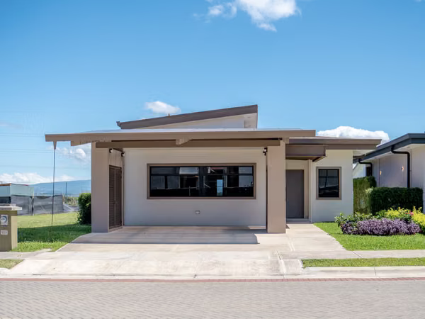 HIS NEW 1 LEVEL HOUSE TO PREMIERE IN KINGS