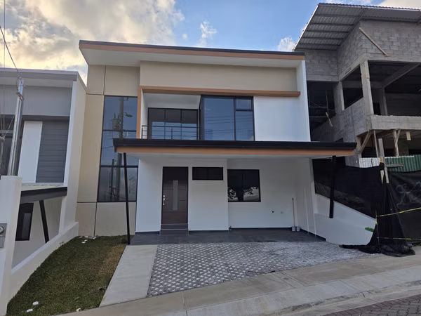 Home in exclusive Condominium in Tres Rios / 4 rooms