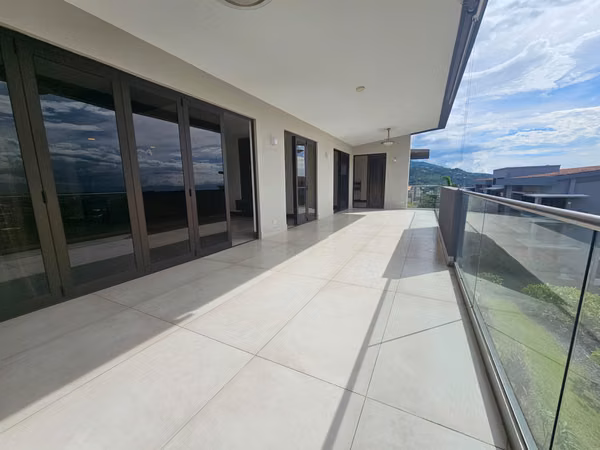 Apartamento en Alquiler – Flats 21, Lomas del Valle (Santa Ana)