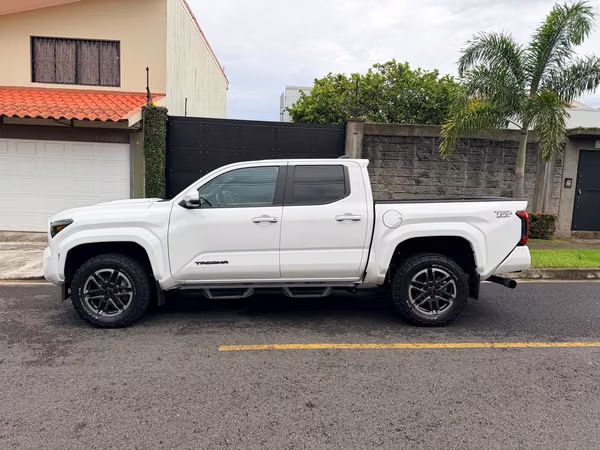 Toyota Tacoma TRD SPORT 2024