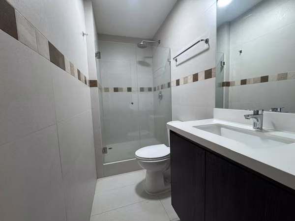 Apartamento amplio en alquiler en Escazú