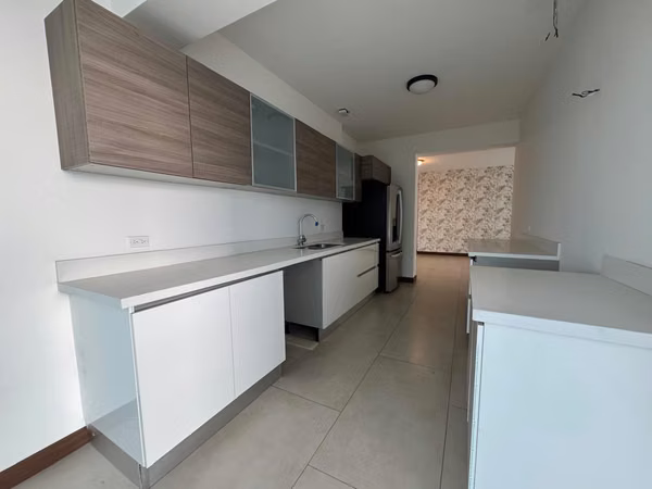 Apartamento amplio en alquiler en Escazú