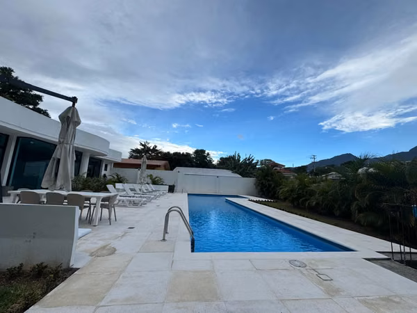 Apartamento amplio en alquiler en Escazú