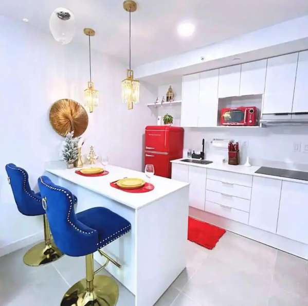 OPOTUNITY: Furnished apartment in Sky Garden, Rohrmoser (Floor 20)