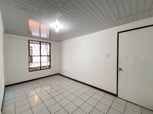 Oportunidad de Casa de un Piso con Jardín en alquiler en Sabanilla