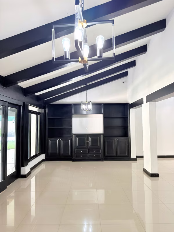 Venta de Casa de una planta en Jaboncillos de Escazú cerca del Country Club