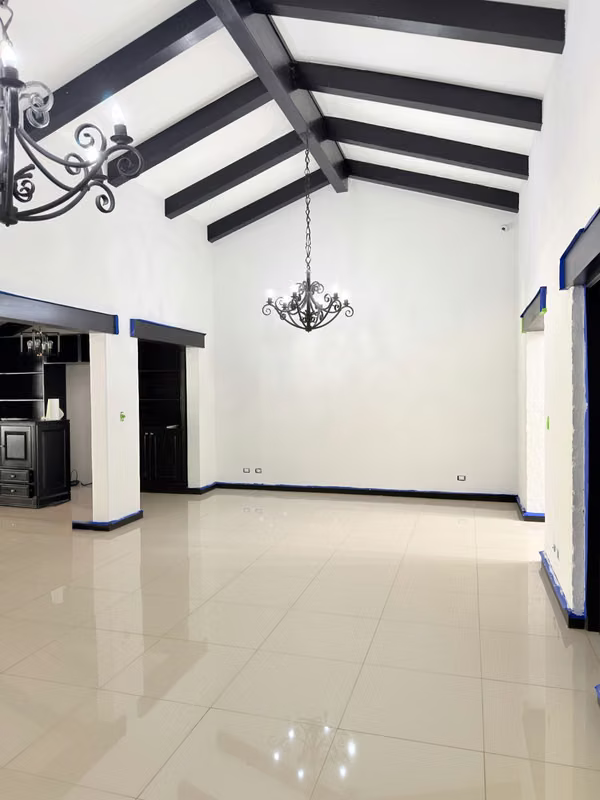 Venta de Casa de una planta en Jaboncillos de Escazú cerca del Country Club
