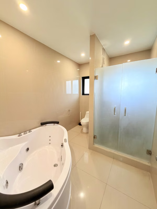 Venta de Casa de una planta en Jaboncillos de Escazú cerca del Country Club
