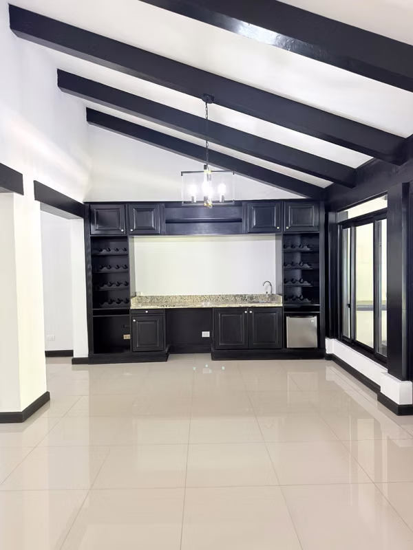 Venta de Casa de una planta en Jaboncillos de Escazú cerca del Country Club