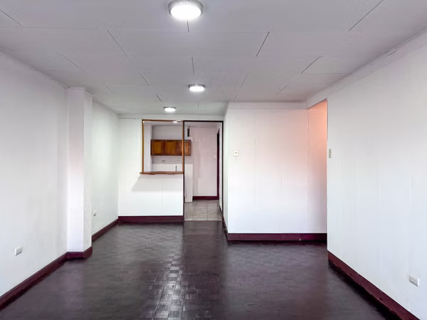 Amplia sala - Apartamento en San Pedro con Vista Panorámica