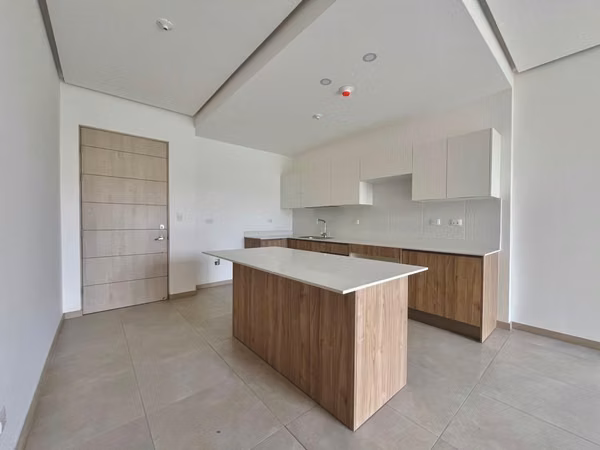 Apartamento NUEVO en Santa Ana | 32 m² de Jardín Privado + 2 Parqueos