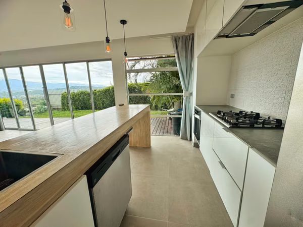 ALQUILER DE APARTAMENTO EN SANTA ANA CON VISTA A SAN JOSE
