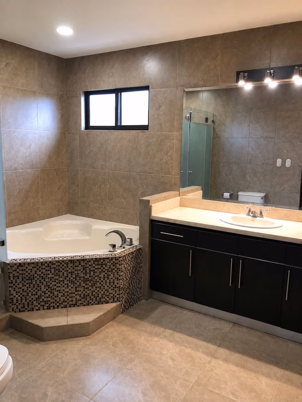VENTA DE HERMOSA CASA EN CONDOMINIO EN POZOS, SANTA ANA