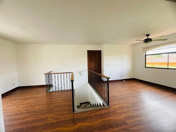 VENTA DE HERMOSA CASA EN CONDOMINIO EN POZOS, SANTA ANA