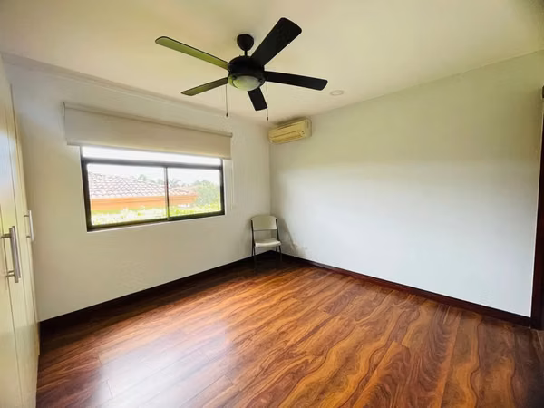 VENTA DE HERMOSA CASA EN CONDOMINIO EN POZOS, SANTA ANA