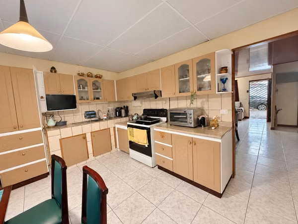 OPPORTUNITY!! SELL HOUSE ASERRI CENTER 6 BEDROOM NEIGHBORHOOD RELIEF