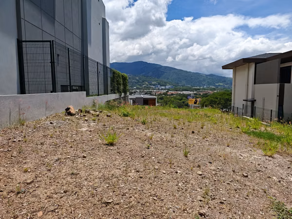 VENTA DE LOTE CON VISTA EN VISTA REAL, SANTA ANA