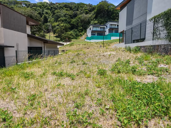 VENTA DE LOTE CON VISTA EN VISTA REAL, SANTA ANA