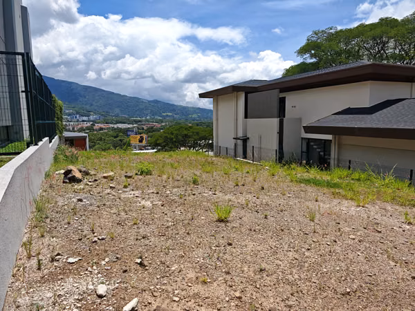 VENTA DE LOTE CON VISTA EN VISTA REAL, SANTA ANA
